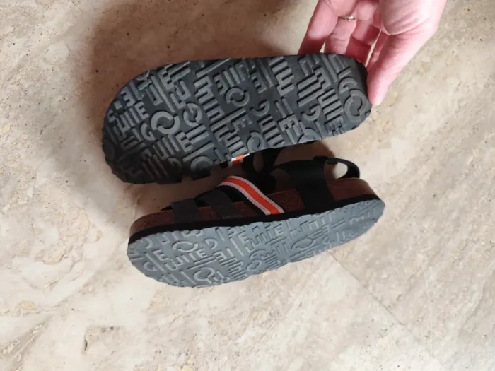 Nu pieds garçon - photo numéro 3