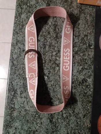 Ceinture rose et blanche Guess 72 cm