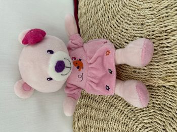 DOUDOU PELUCHE POMMETTE OURS ROBE ROSE VIOLET OISEAU FLEUR