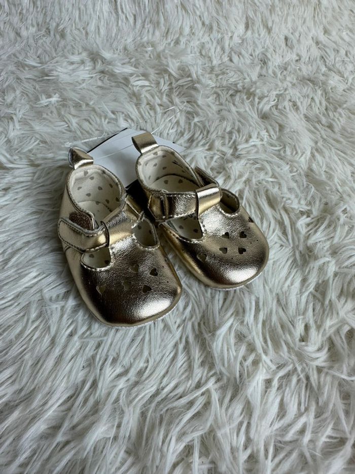 Paire de chaussures bébé gemo taille 0-3 mois