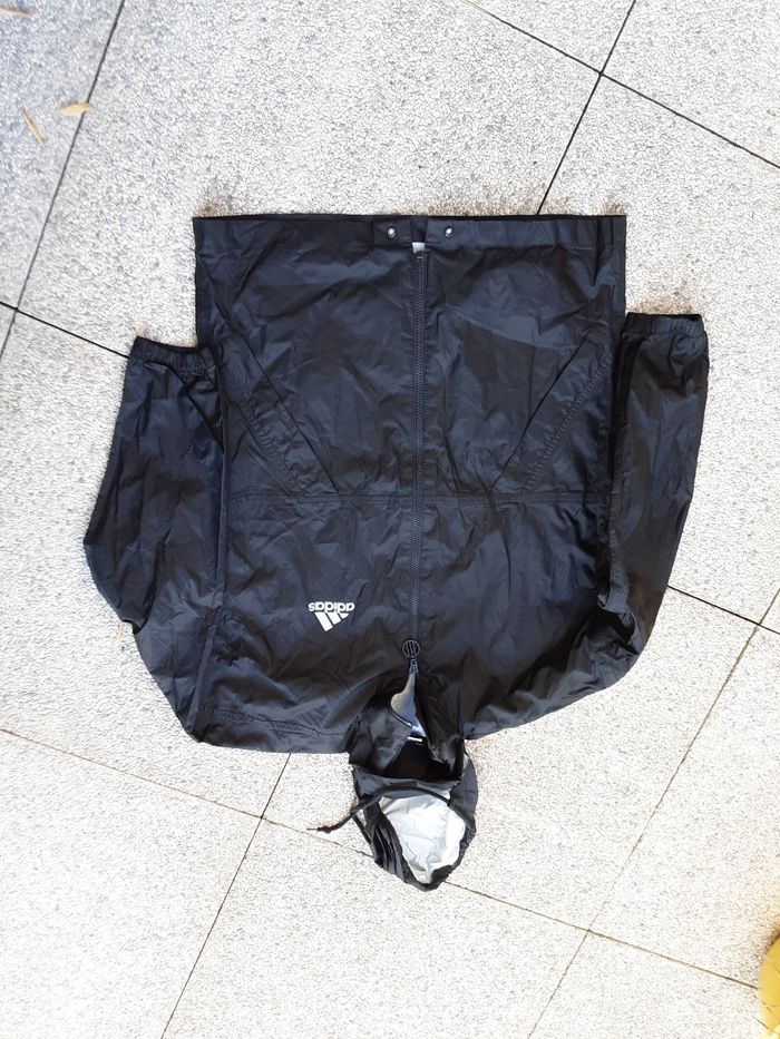 Coupe vent  avec capuche marque Adidas taille 14 ans - photo numéro 9