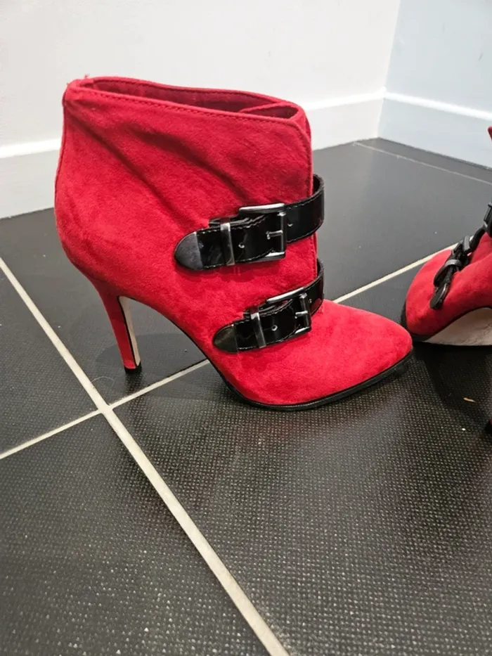 Bottines rouge et noir t 37 - photo numéro 2