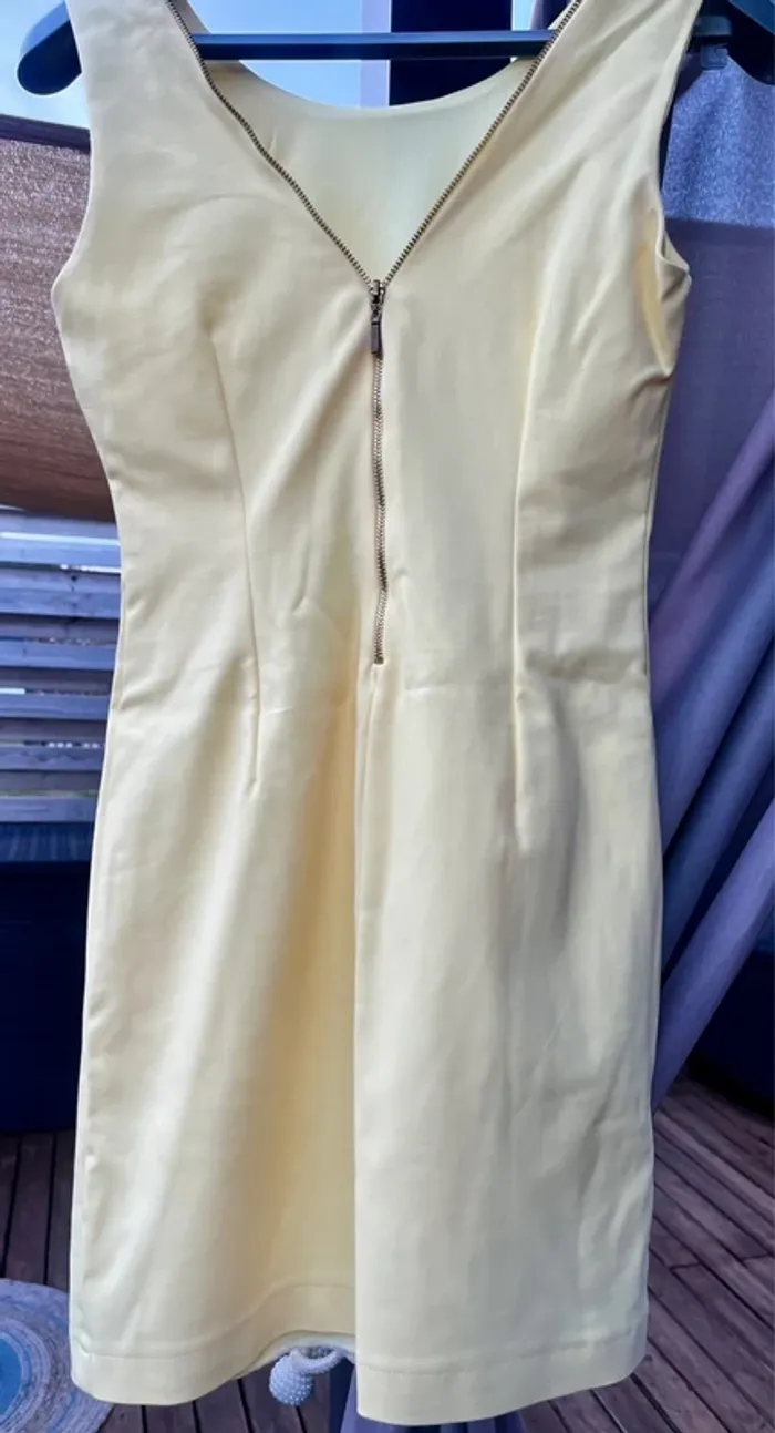 Robe jaune - photo numéro 2
