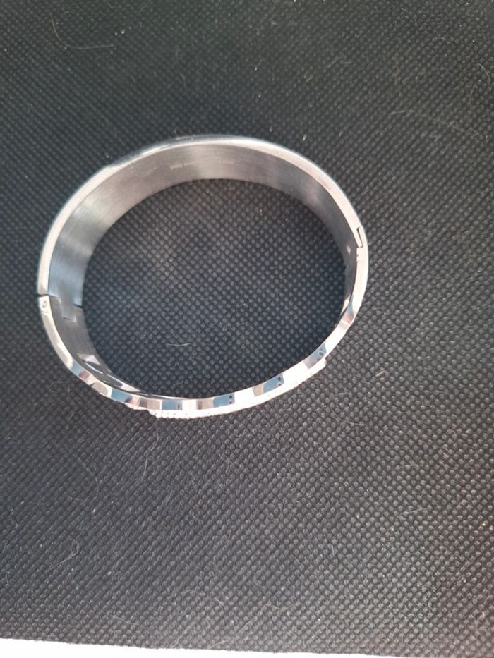 Bracelet acier inoxydable rigide neuf avec etiquette at oxydes de zirconium blancs dessus - photo numéro 4