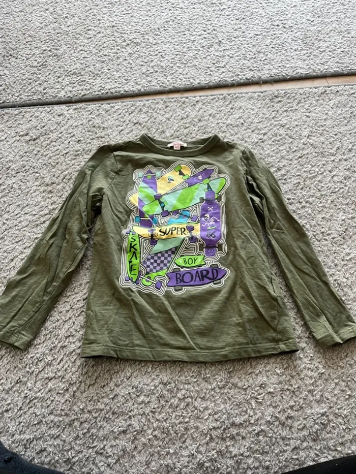 TEE shirt