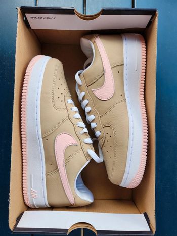 Nike air force 1 low retro Taille 40 neuves beige rose