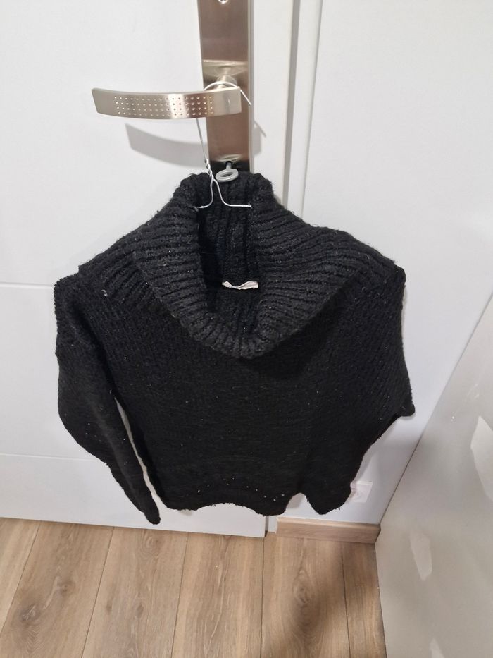 Pull noir