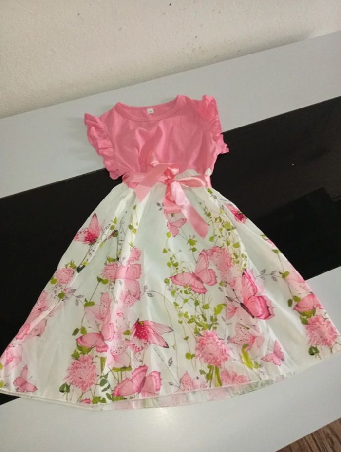 Jolie robe neuve rose