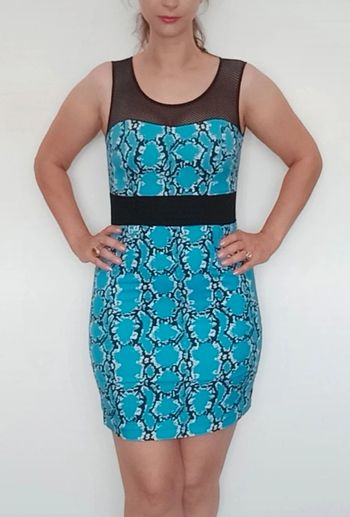 Robe moulante pinup bretelles résille taille 36