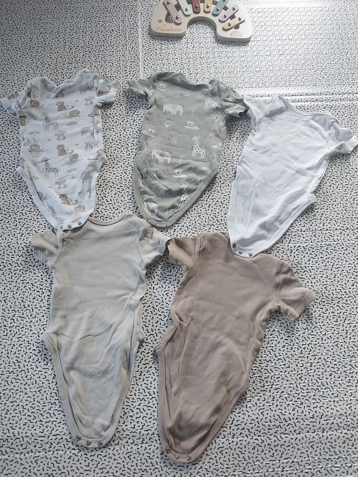 Lot de 5 bodies bébé manches courtes – C&A – Taille 68 cm (3-6 mois) - photo numéro 3