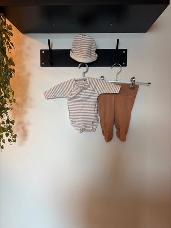Lot 3 pièces bonnet, body et pantalon Kiabi Taille 0 mois 50 cm