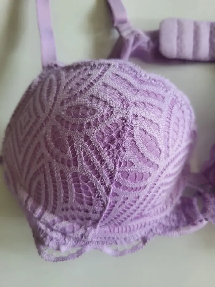 Soutien-gorge push-up en dentelle lilas - photo numéro 2