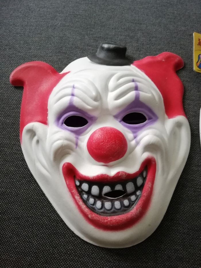 Lot de 2 masques en mousse pour déguisement - photo numéro 2