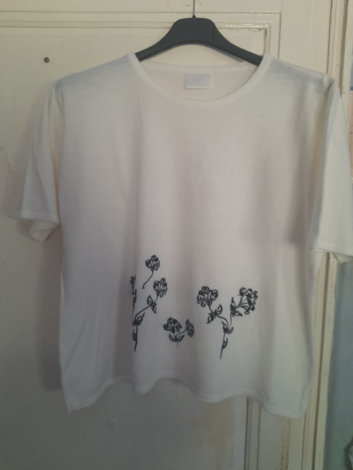 Pull blanc brodé, taille M/L