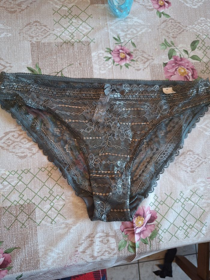 Culotte à dentelle irisée vert argenté