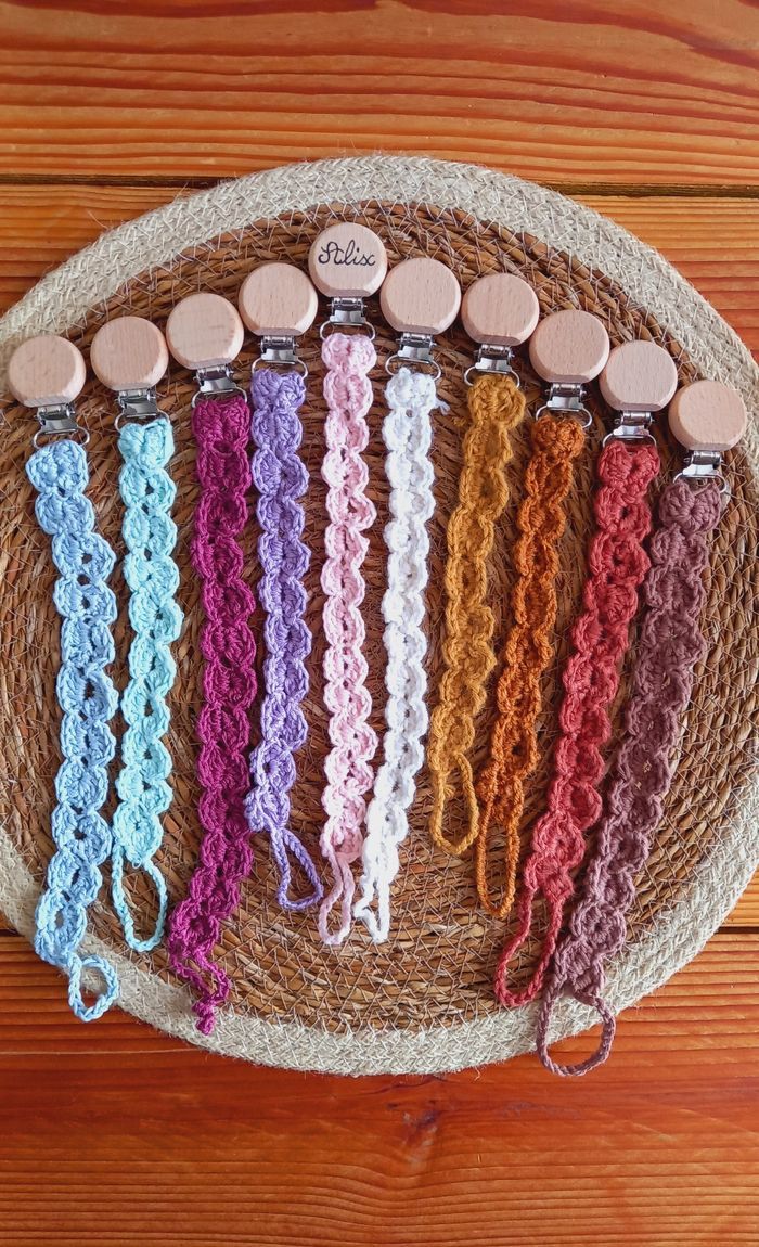 Attaches tétines au crochet coloris au choix🌈 - photo numéro 1