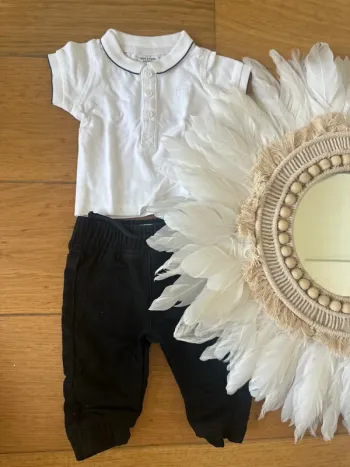 Ensemble bébé 3 mois – Polo blanc + pantalon noir – Chic & confortable