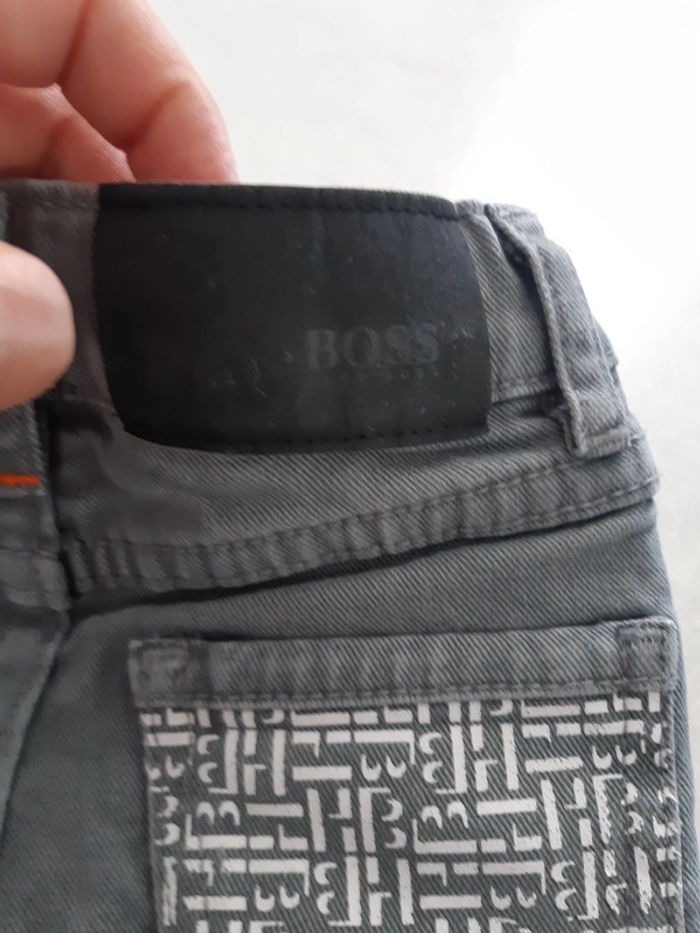 Jeans Boss t. 12 mois. - photo numéro 5