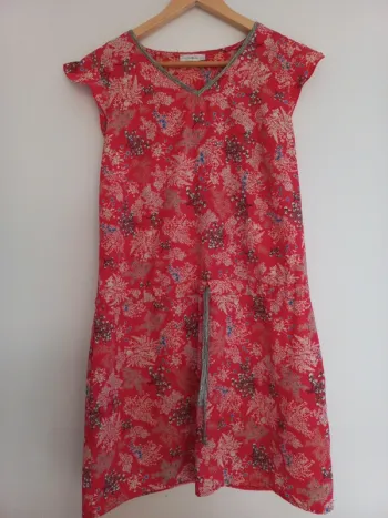 Robe à fleur, rouge