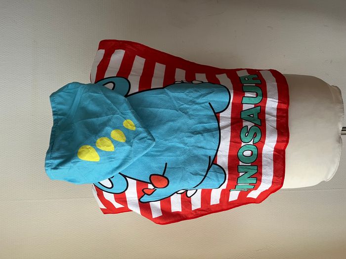 Cape de bain, serviette à capuche dinosaure - photo numéro 3