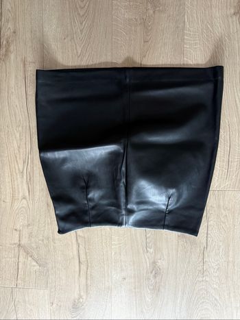 Jupe en simili cuir noir - Taille 40 - Neuve jamais portée