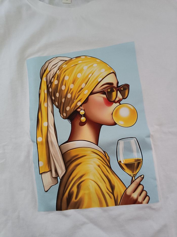 Tee shirt blanc avec flocage - photo numéro 2