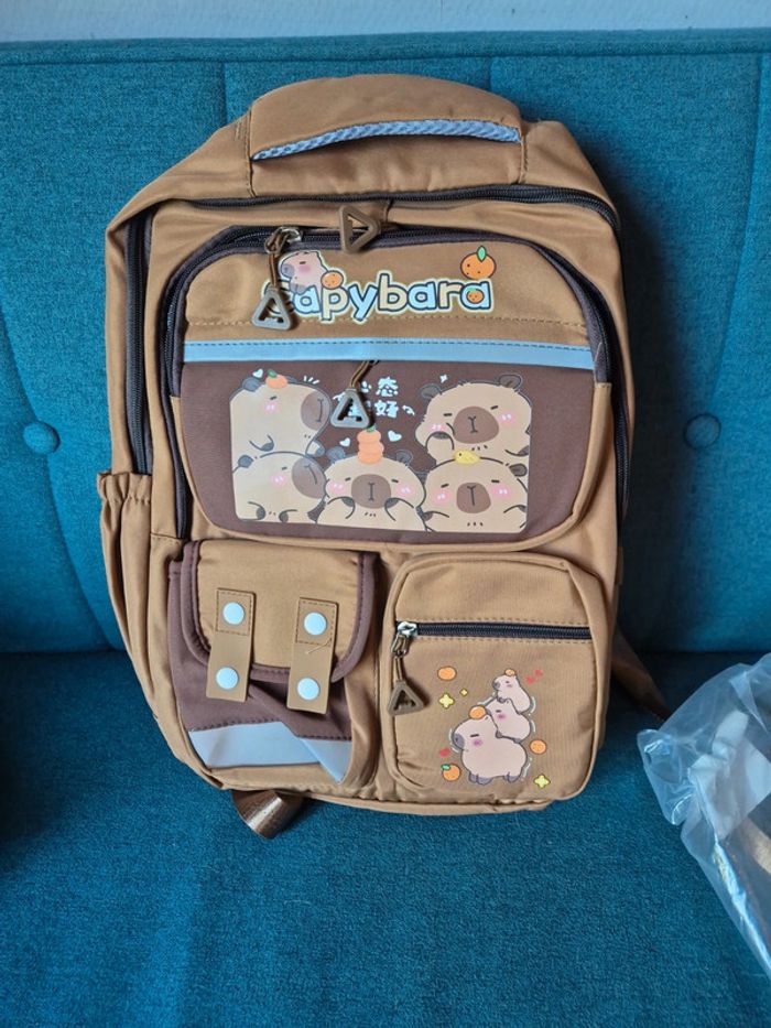 Lot Capybara Ultra Mignon – Sac à Dos + Trousse + Goodies ! - photo numéro 3