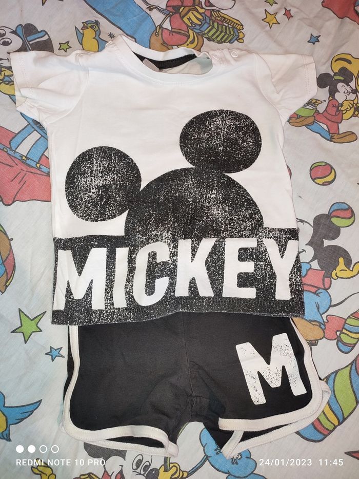 ensemble Mickey