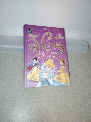 Livre 365 histoires Princesses et Fées