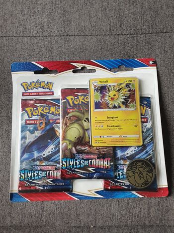 Tripack pokemon style de combat eb05 voltali