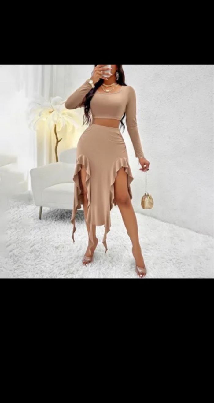 Costume de robe plissé à col rond à manches longues pour femmes - Tenue élégante à volants de couleur unie - photo numéro 2