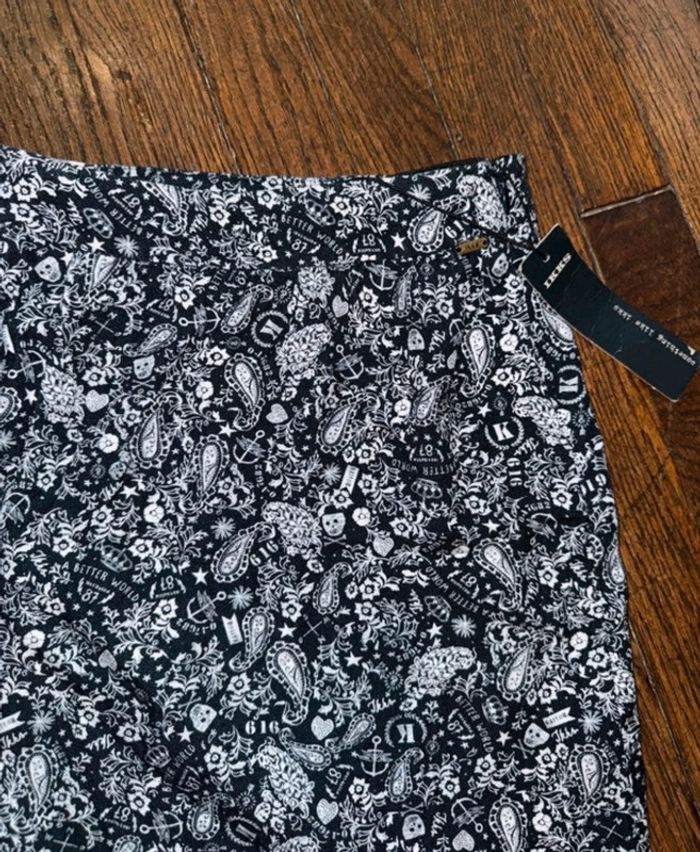 Jupe ikks 4 ans Plutôt longue Neuve avec étiquette - photo numéro 2