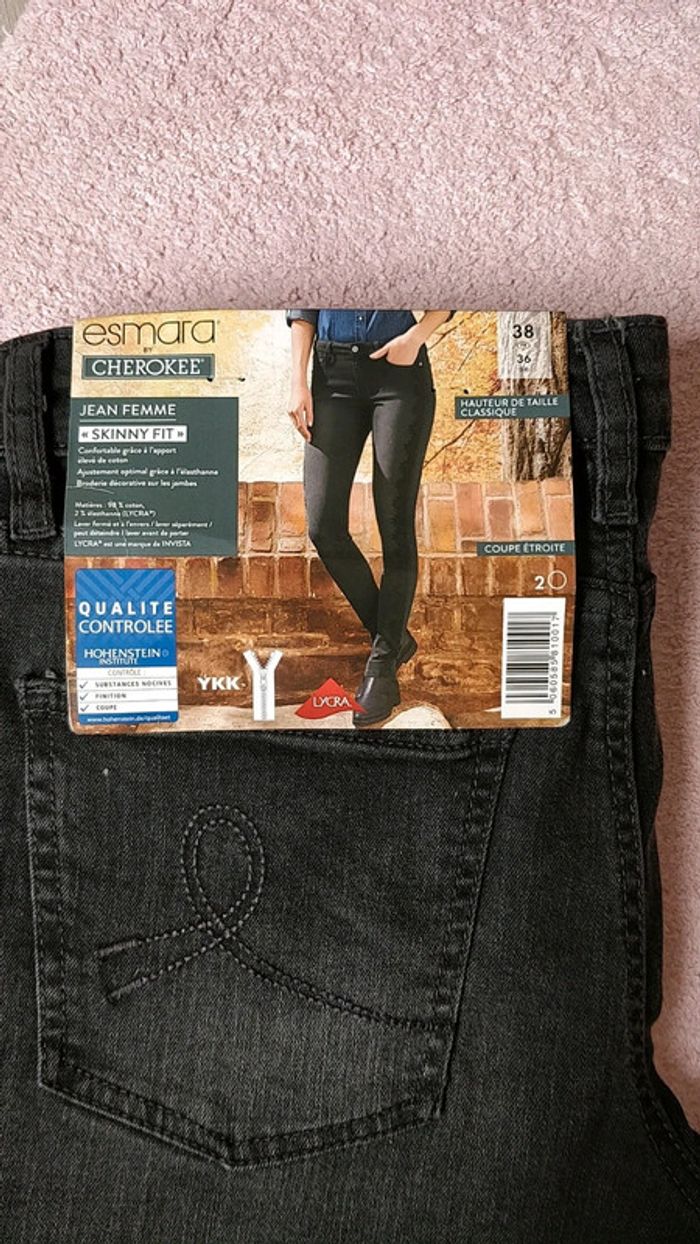 Jean slim neuf - photo numéro 6