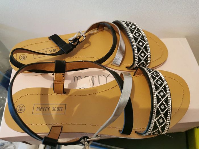 Sandales neuves - photo numéro 3