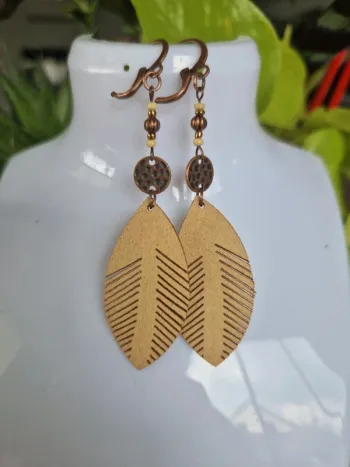 Boucles d'oreilles fantaisies plumes beige souples