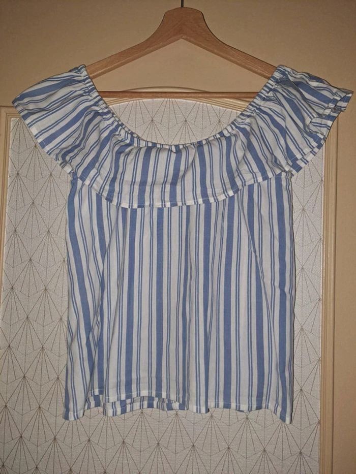 Jolie blouse sans manche bleu blanche Jennyfer étiquette coupée M 1 mini tâche qu'on ne voit pas - photo numéro 5