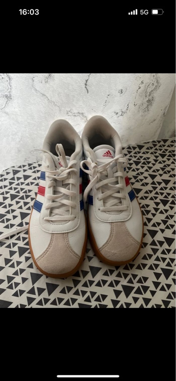 Baskets adidas neuve taille 37.5 - photo numéro 3