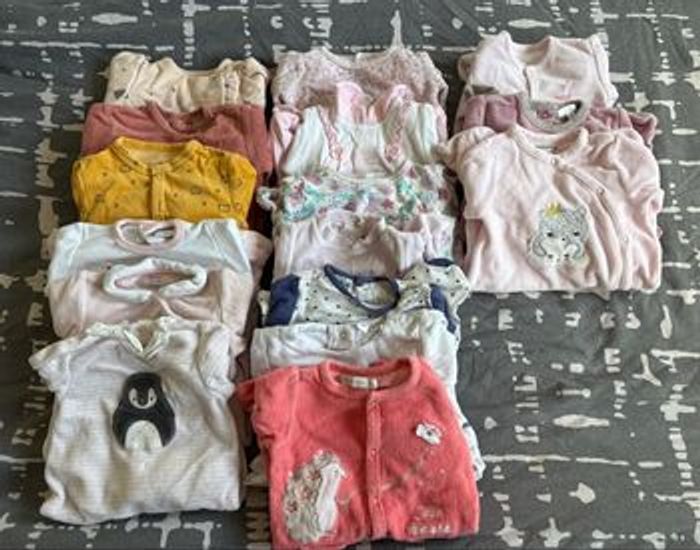 Lot vêtements bébé fille 1 mois - photo numéro 1