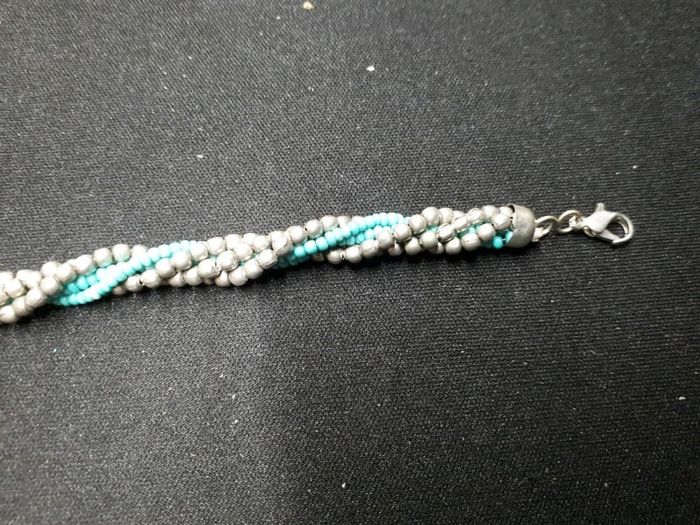 Bracelet entrelacé argenté et bleu - photo numéro 3