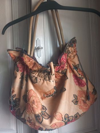 Sac à main avec fleurs