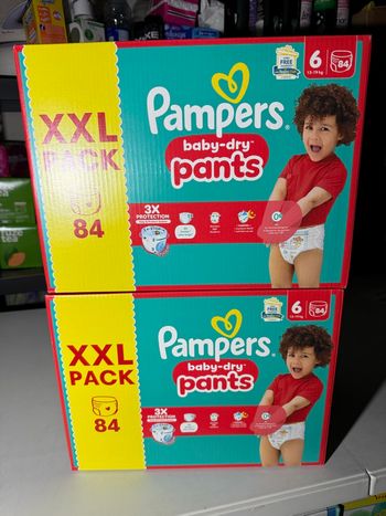 Lot couche culotte Pampers T6