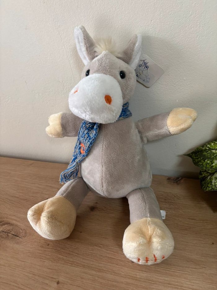 Neuf doudou peluche cheval gris beige écharpe bleu maxita - photo numéro 2