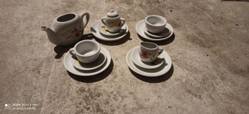 Dinette en porcelaine