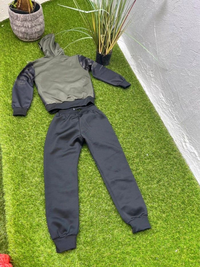 Très beau jogging taille 10 ans neuf - photo numéro 2