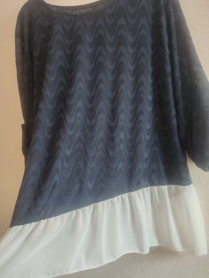 Haut d'été bleu marine ajouré et blanc taille Unique grand - photo numéro 3