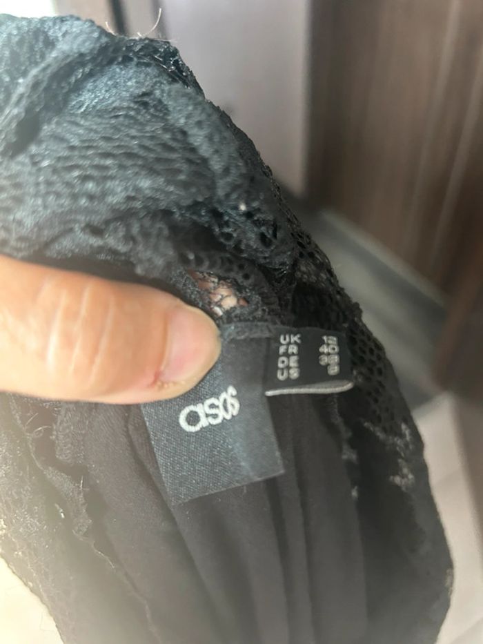 Robe noire effet dentelle - photo numéro 4