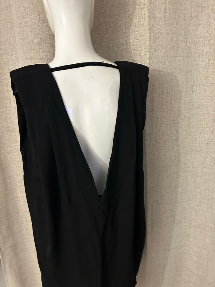 Robe avec épaulettes et dos nu