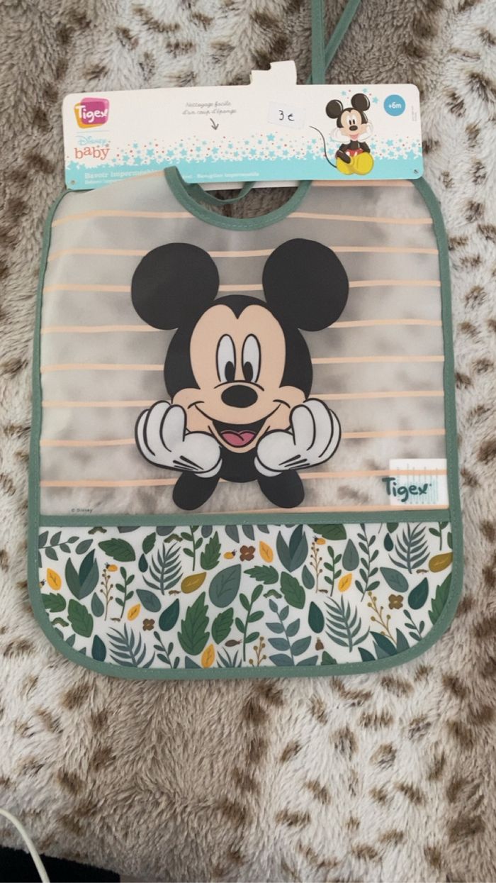 Bavoir Mickey en plastique