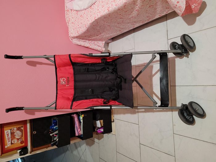 Poussette canne très peu servie