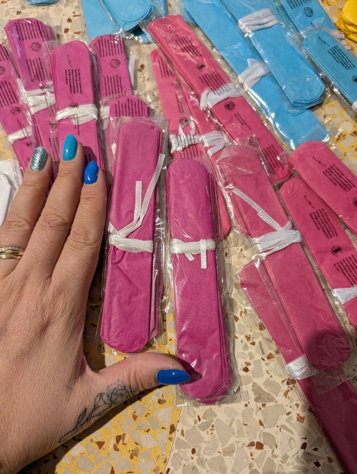 Gros lot de pompons en papiers colorés neufs - photo numéro 2
